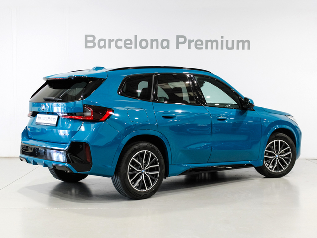 BMW X1 sDrive18d color Azul. Año 2023. 110KW(150CV). Diésel. En concesionario Barcelona Premium -- GRAN VIA de Barcelona