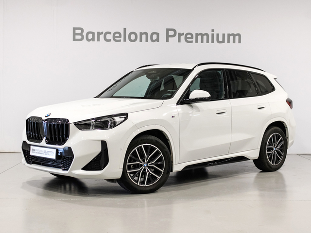 BMW X1 sDrive18i color Blanco. Año 2024. 100KW(136CV). Gasolina. En concesionario Barcelona Premium -- GRAN VIA de Barcelona