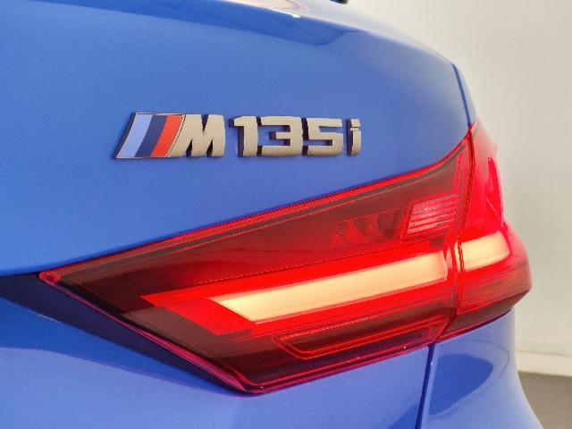 BMW Serie 1 M135i color Azul. Año 2023. 225KW(306CV). Gasolina. En concesionario Proa Premium Palma de Baleares