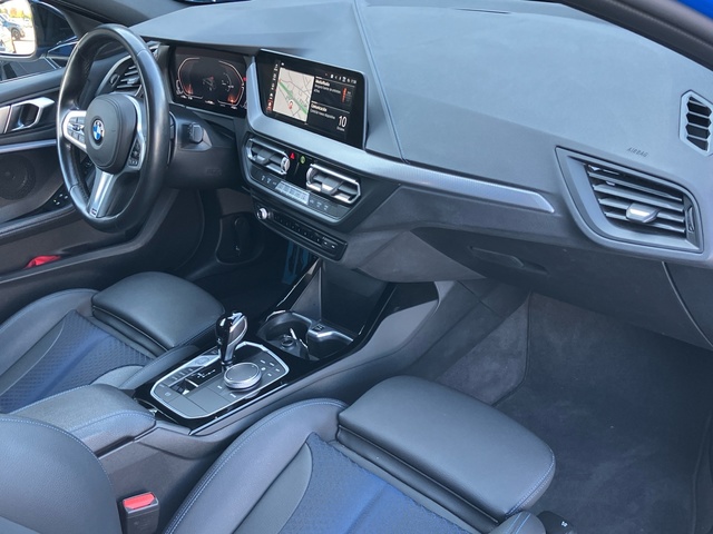 BMW Serie 1 118d color Azul. Año 2022. 110KW(150CV). Diésel. En concesionario Bernesga Motor León (Bmw y Mini) de León