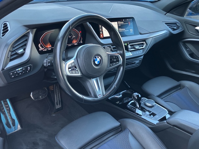 BMW Serie 1 118d color Azul. Año 2022. 110KW(150CV). Diésel. En concesionario Bernesga Motor León (Bmw y Mini) de León