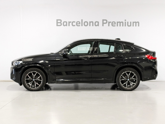 BMW X4 xDrive30d color Negro. Año 2024. 210KW(286CV). Diésel. En concesionario Barcelona Premium -- GRAN VIA de Barcelona