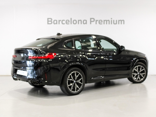 BMW X4 xDrive30d color Negro. Año 2024. 210KW(286CV). Diésel. En concesionario Barcelona Premium -- GRAN VIA de Barcelona