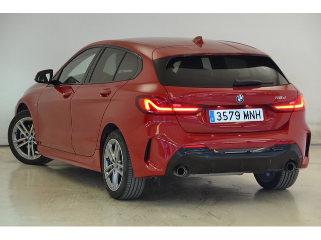 BMW Serie 1 118d color Rojo. Año 2024. 110KW(150CV). Diésel. En concesionario BYmyCAR Madrid - Alcalá de Madrid