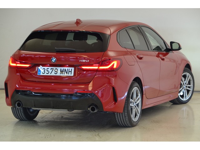 BMW Serie 1 118d color Rojo. Año 2024. 110KW(150CV). Diésel. En concesionario BYmyCAR Madrid - Alcalá de Madrid