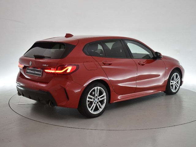 BMW Serie 1 118d color Rojo. Año 2024. 110KW(150CV). Diésel. En concesionario BYmyCAR Madrid - Alcalá de Madrid