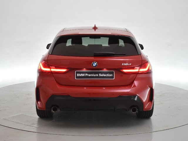 BMW Serie 1 118d color Rojo. Año 2024. 110KW(150CV). Diésel. En concesionario BYmyCAR Madrid - Alcalá de Madrid