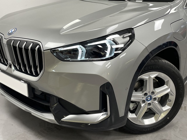 BMW X1 xDrive25e color Gris Plata. Año 2024. 180KW(245CV). Híbrido Electro/Gasolina. En concesionario Maberauto de Castellón