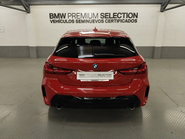 BMW Serie 1 118d color Rojo. Año 2021. 110KW(150CV). Diésel. En concesionario Autoberón de La Rioja