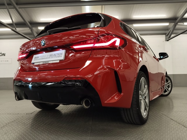 BMW Serie 1 118d color Rojo. Año 2021. 110KW(150CV). Diésel. En concesionario Autoberón de La Rioja