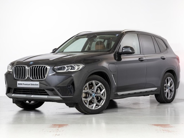 BMW X3 xDrive30e color Gris. Año 2023. 215KW(292CV). Híbrido Electro/Gasolina. En concesionario Oliva Motor Girona de Girona