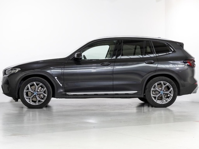 BMW X3 xDrive30e color Gris. Año 2023. 215KW(292CV). Híbrido Electro/Gasolina. En concesionario Oliva Motor Girona de Girona