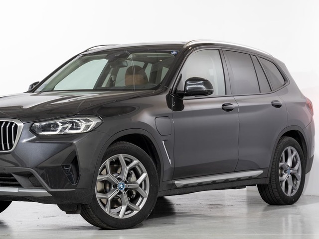 BMW X3 xDrive30e color Gris. Año 2023. 215KW(292CV). Híbrido Electro/Gasolina. En concesionario Oliva Motor Girona de Girona