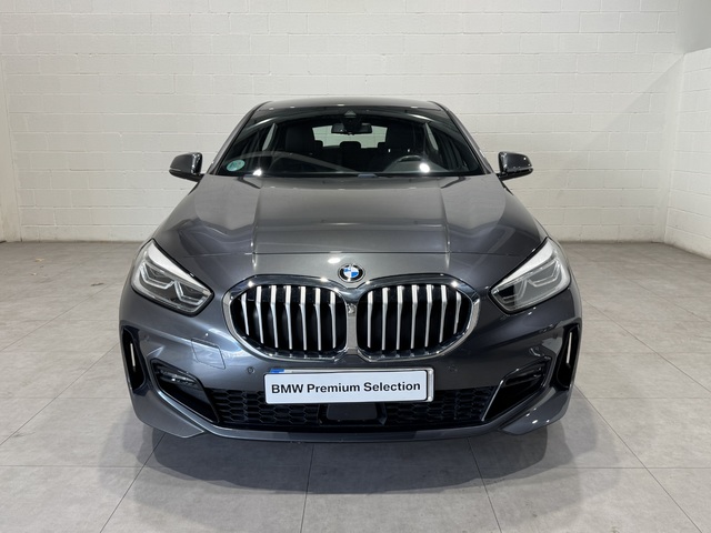 BMW Serie 1 118d color Gris. Año 2021. 110KW(150CV). Diésel. En concesionario MOTOR MUNICH S.A.U  - Terrassa de Barcelona