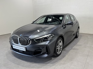 Fotos de BMW Serie 1 118d color Gris. Año 2021. 110KW(150CV). Diésel. En concesionario MOTOR MUNICH S.A.U  - Terrassa de Barcelona