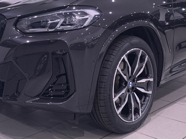BMW X4 xDrive20d color Gris. Año 2023. 140KW(190CV). Diésel. En concesionario Celtamotor Vigo de Pontevedra