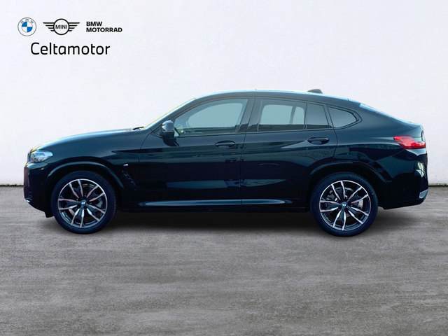 BMW X4 xDrive20d color Negro. Año 2023. 140KW(190CV). Diésel. En concesionario Celtamotor Pontevedra de Pontevedra