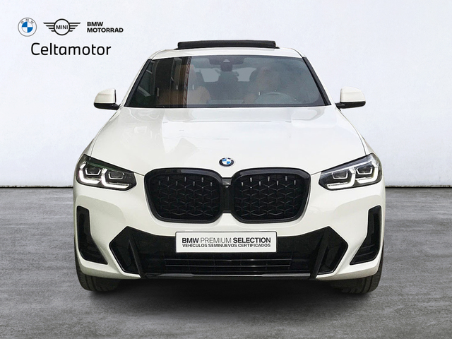 BMW X4 xDrive20d color Blanco. Año 2023. 140KW(190CV). Diésel. En concesionario Celtamotor Vigo  de Pontevedra