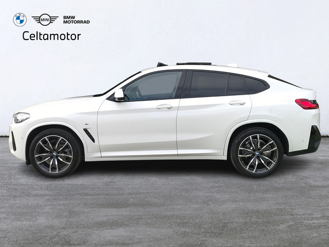 BMW X4 xDrive20d color Blanco. Año 2023. 140KW(190CV). Diésel. En concesionario Celtamotor Vigo  de Pontevedra