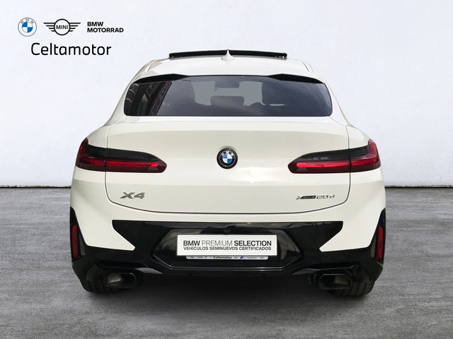 BMW X4 xDrive20d color Blanco. Año 2023. 140KW(190CV). Diésel. En concesionario Celtamotor Vigo  de Pontevedra