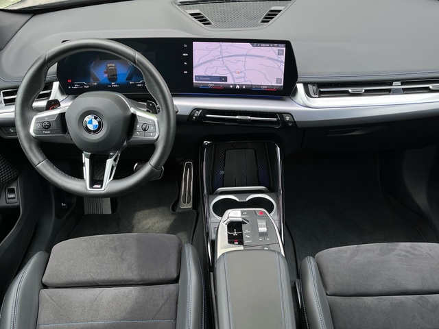 BMW X1 sDrive18d color Negro. Año 2024. 110KW(150CV). Diésel. En concesionario Celtamotor Vigo de Pontevedra