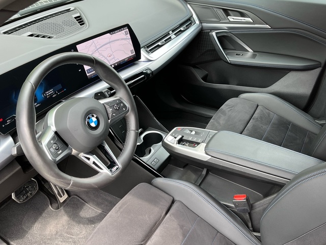 BMW X1 sDrive18d color Negro. Año 2024. 110KW(150CV). Diésel. En concesionario Celtamotor Vigo de Pontevedra