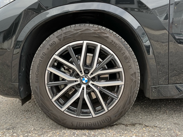 BMW X1 sDrive18d color Negro. Año 2024. 110KW(150CV). Diésel. En concesionario Celtamotor Vigo de Pontevedra
