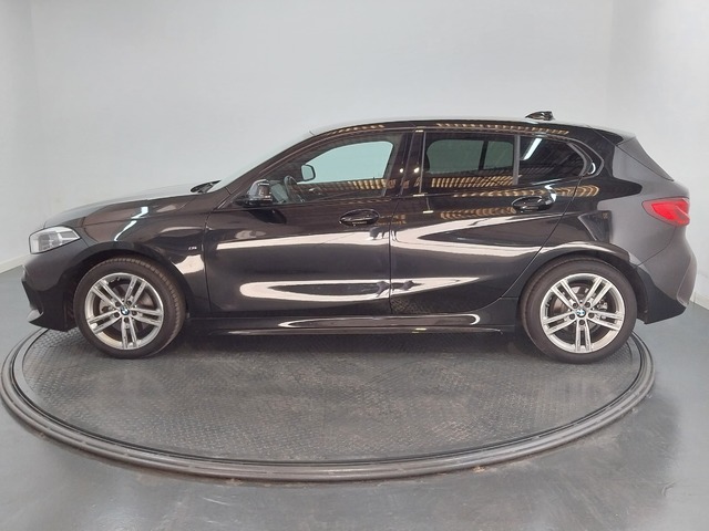 BMW Serie 1 118d color Negro. Año 2024. 110KW(150CV). Diésel. En concesionario Proa Premium Palma de Baleares