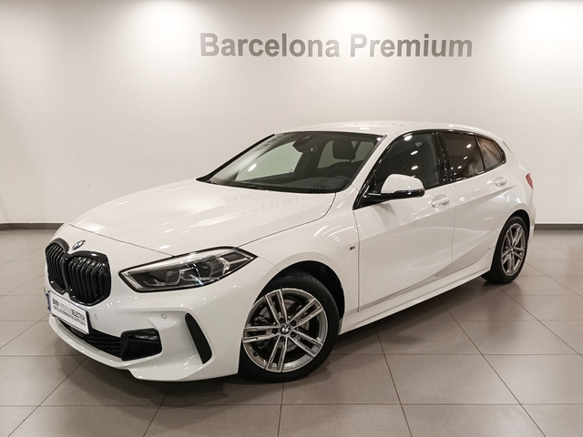 BMW Serie 1 118d color Blanco. Año 2020. 110KW(150CV). Diésel. En concesionario Barcelona Premium -- GRAN VIA de Barcelona