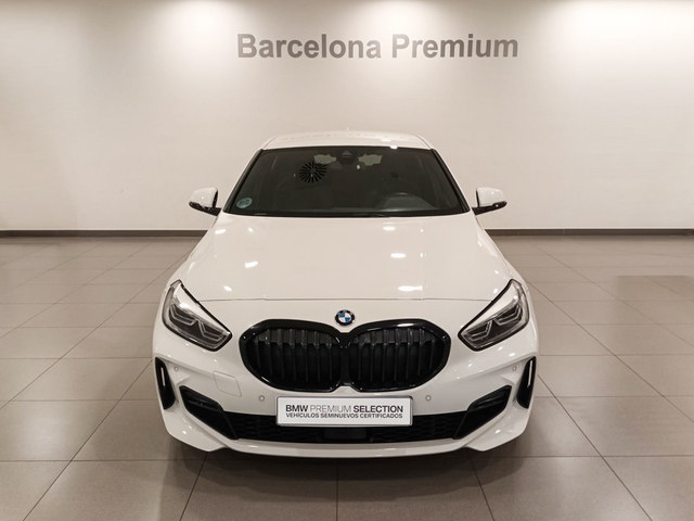 BMW Serie 1 118d color Blanco. Año 2020. 110KW(150CV). Diésel. En concesionario Barcelona Premium -- GRAN VIA de Barcelona