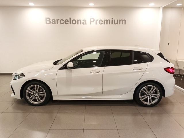 BMW Serie 1 118d color Blanco. Año 2020. 110KW(150CV). Diésel. En concesionario Barcelona Premium -- GRAN VIA de Barcelona