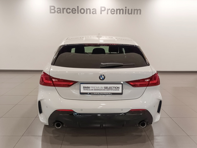 BMW Serie 1 118d color Blanco. Año 2020. 110KW(150CV). Diésel. En concesionario Barcelona Premium -- GRAN VIA de Barcelona