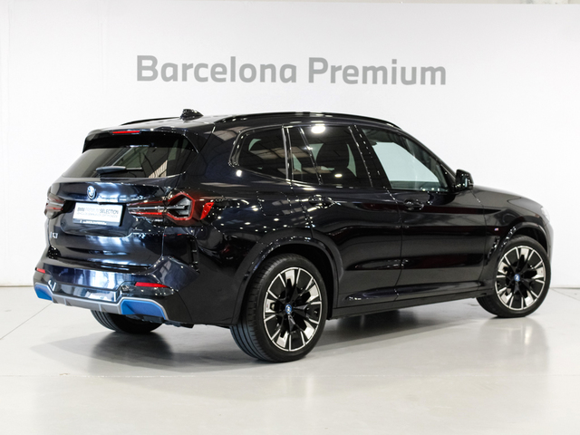 BMW iX3 M Sport color Negro. Año 2023. 210KW(286CV). Eléctrico. En concesionario Barcelona Premium -- GRAN VIA de Barcelona