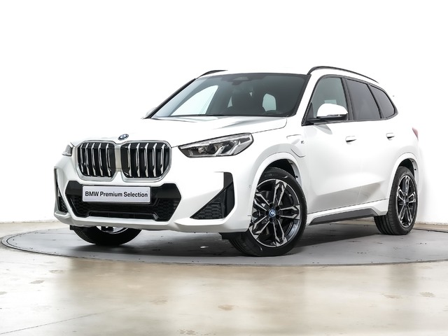 BMW X1 xDrive30e color Blanco. Año 2024. 240KW(326CV). Híbrido Electro/Gasolina. En concesionario Oliva Motor Tarragona de Tarragona