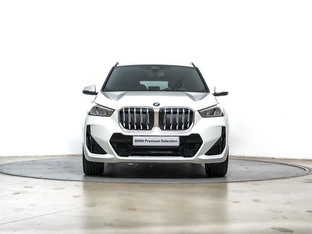 BMW X1 xDrive30e color Blanco. Año 2024. 240KW(326CV). Híbrido Electro/Gasolina. En concesionario Oliva Motor Tarragona de Tarragona