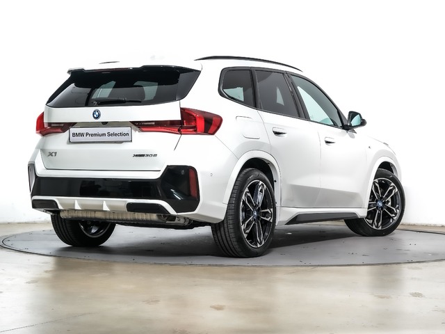 BMW X1 xDrive30e color Blanco. Año 2024. 240KW(326CV). Híbrido Electro/Gasolina. En concesionario Oliva Motor Tarragona de Tarragona