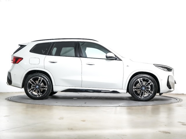 BMW X1 xDrive30e color Blanco. Año 2024. 240KW(326CV). Híbrido Electro/Gasolina. En concesionario Oliva Motor Tarragona de Tarragona