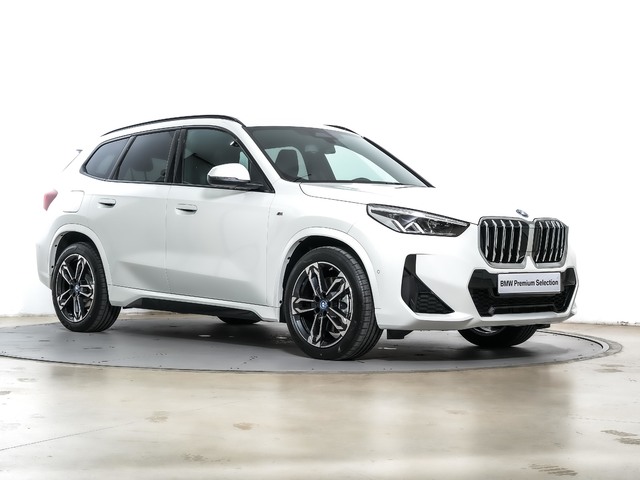 BMW X1 xDrive30e color Blanco. Año 2024. 240KW(326CV). Híbrido Electro/Gasolina. En concesionario Oliva Motor Tarragona de Tarragona
