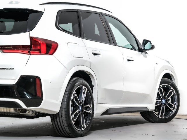 BMW X1 xDrive30e color Blanco. Año 2024. 240KW(326CV). Híbrido Electro/Gasolina. En concesionario Oliva Motor Tarragona de Tarragona