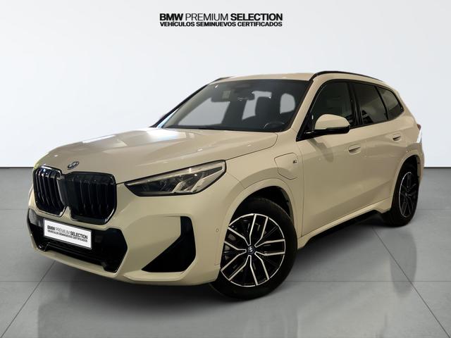 BMW X1 xDrive30e color Blanco. Año 2023. 240KW(326CV). Híbrido Electro/Gasolina. En concesionario Automotor Premium Velázquez - Málaga de Málaga