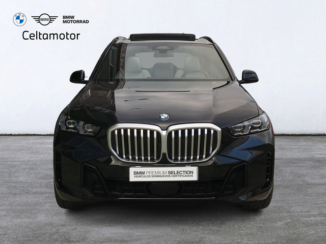 BMW X5 xDrive30d color Negro. Año 2024. 219KW(298CV). Diésel. En concesionario Celtamotor Vigo  de Pontevedra