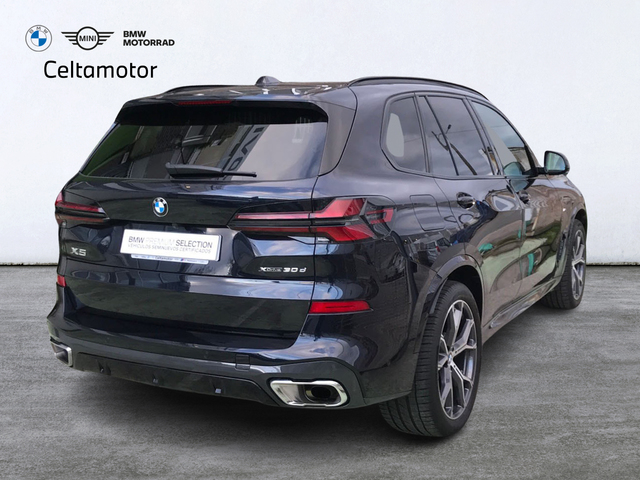 BMW X5 xDrive30d color Negro. Año 2024. 219KW(298CV). Diésel. En concesionario Celtamotor Vigo  de Pontevedra