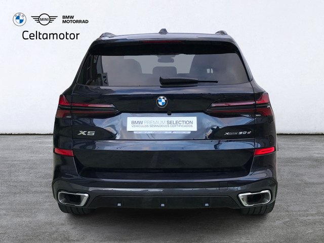 BMW X5 xDrive30d color Negro. Año 2024. 219KW(298CV). Diésel. En concesionario Celtamotor Vigo  de Pontevedra