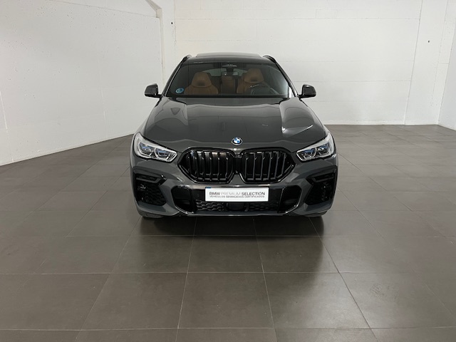 BMW X6 xDrive40d color Gris. Año 2022. 250KW(340CV). Diésel. En concesionario Amiocar S.A. de Coruña