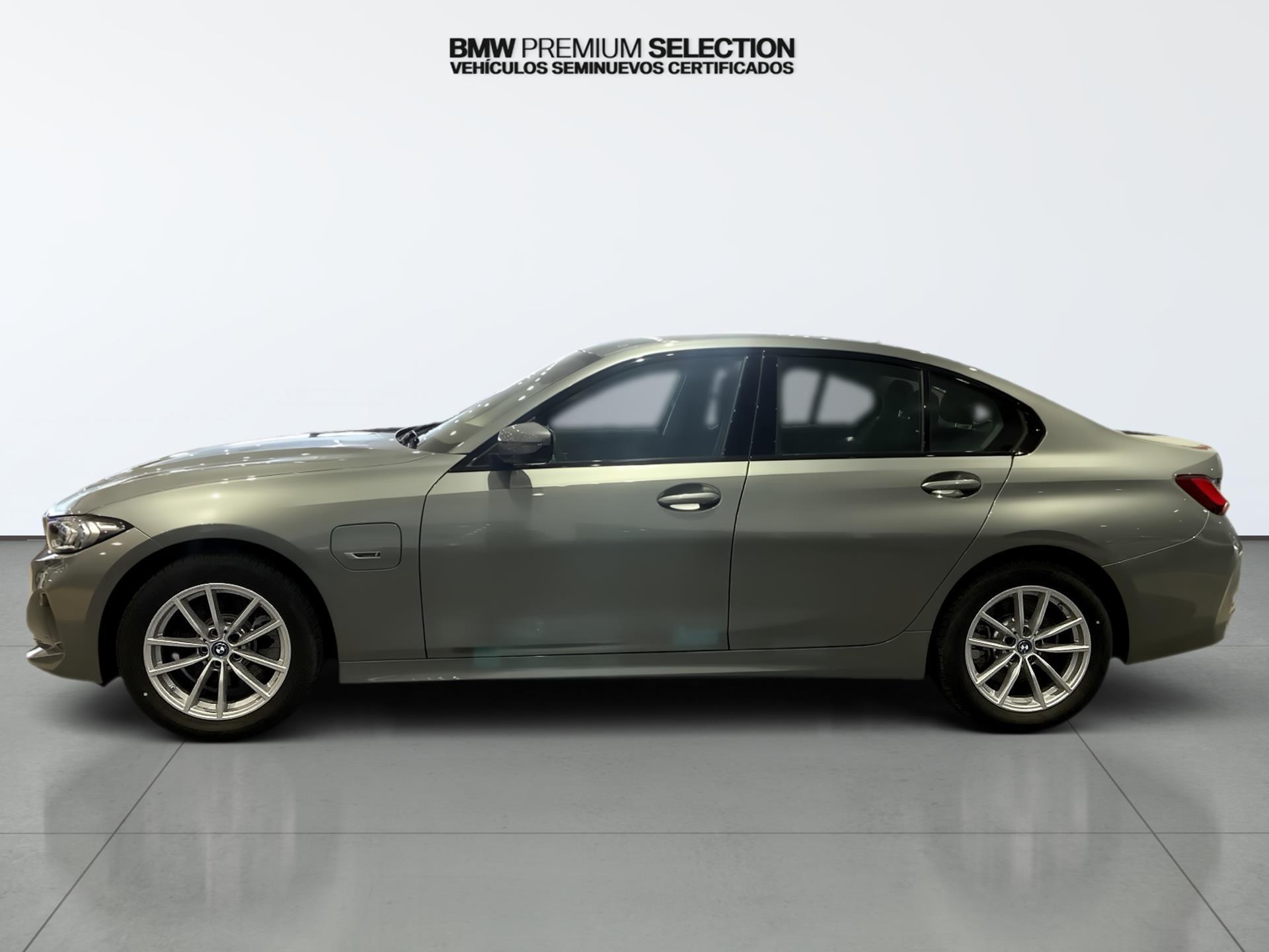 BMW Serie 3 320e color Gris. Año 2024. 150KW(204CV). Híbrido Electro/Gasolina. En concesionario Automotor Costa, S.L.U. de Almería