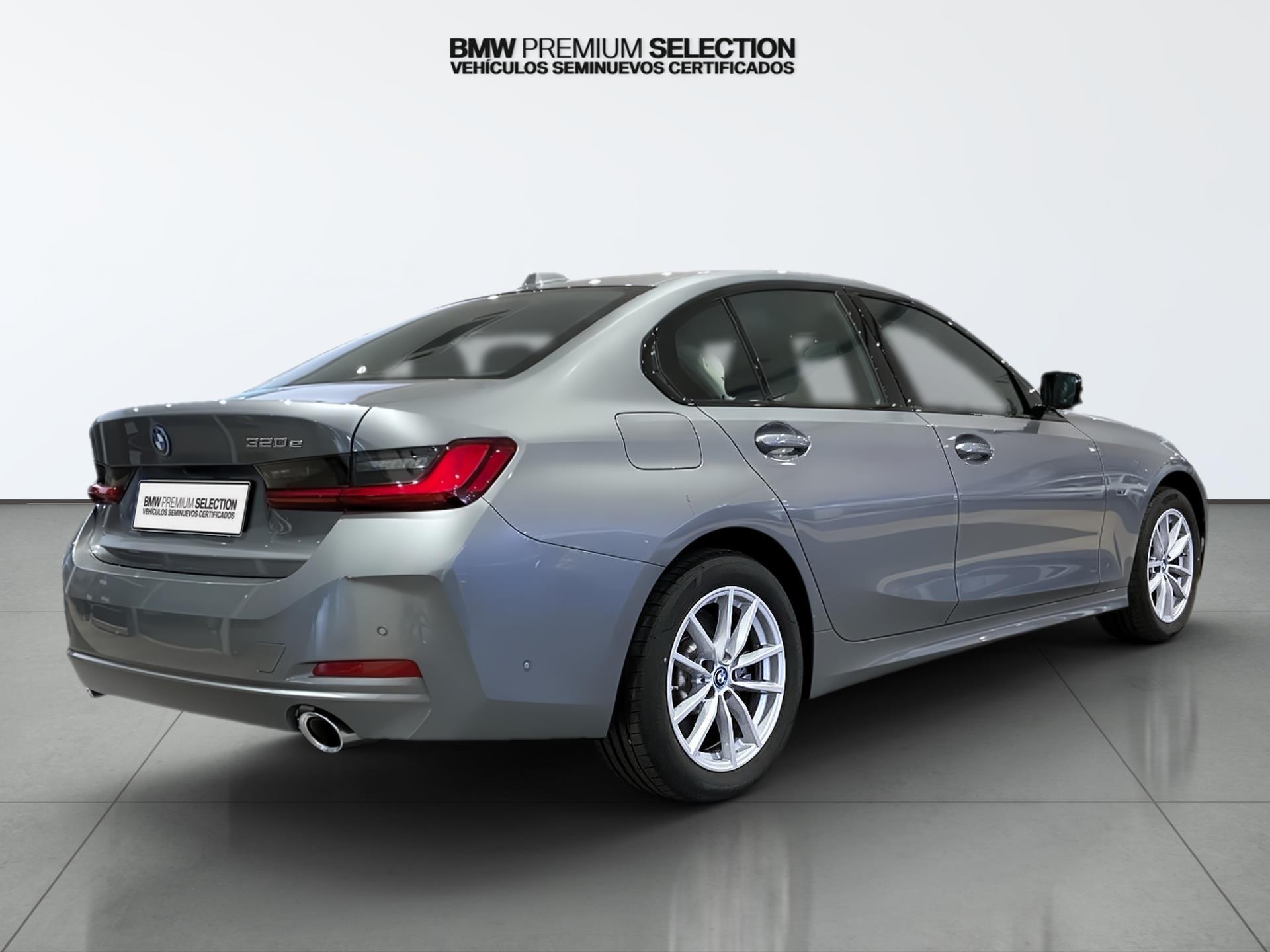 BMW Serie 3 320e color Gris. Año 2024. 150KW(204CV). Híbrido Electro/Gasolina. En concesionario Automotor Costa, S.L.U. de Almería