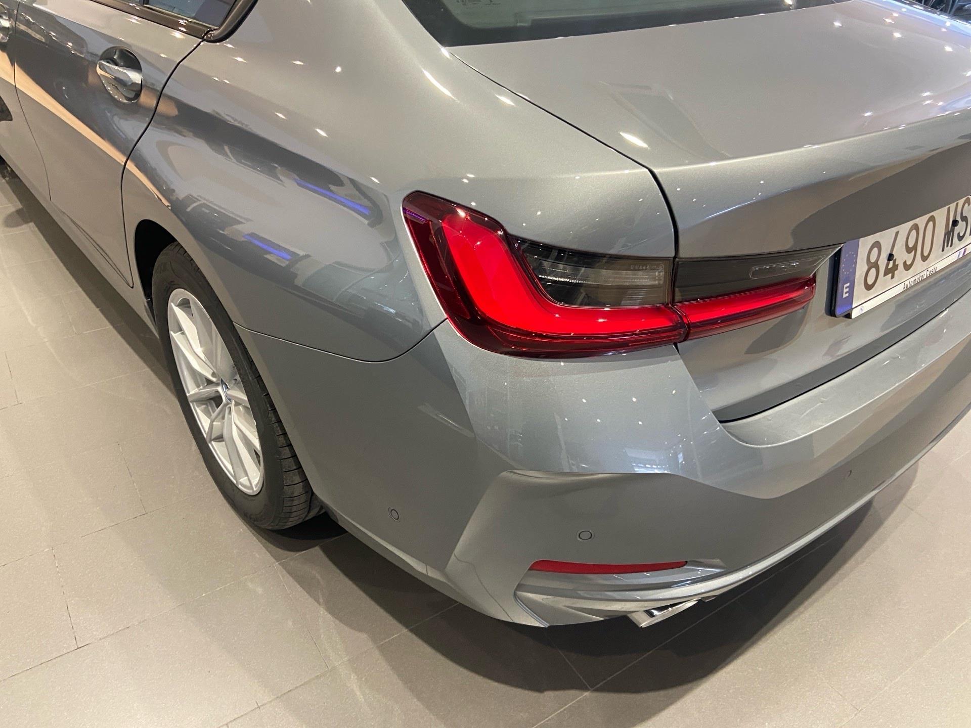 BMW Serie 3 320e color Gris. Año 2024. 150KW(204CV). Híbrido Electro/Gasolina. En concesionario Automotor Costa, S.L.U. de Almería