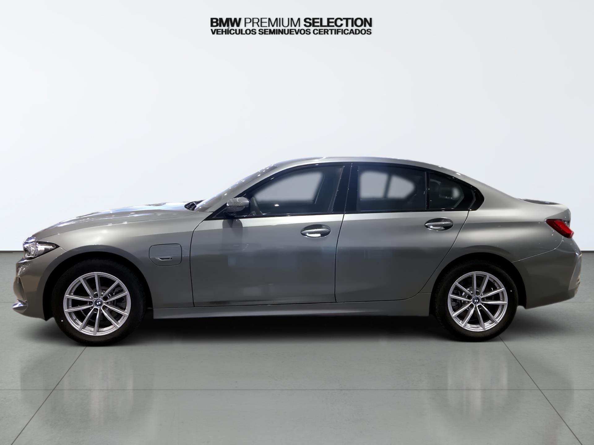 BMW Serie 3 320e color Gris. Año 2024. 150KW(204CV). Híbrido Electro/Gasolina. En concesionario Automotor Costa, S.L.U. de Almería