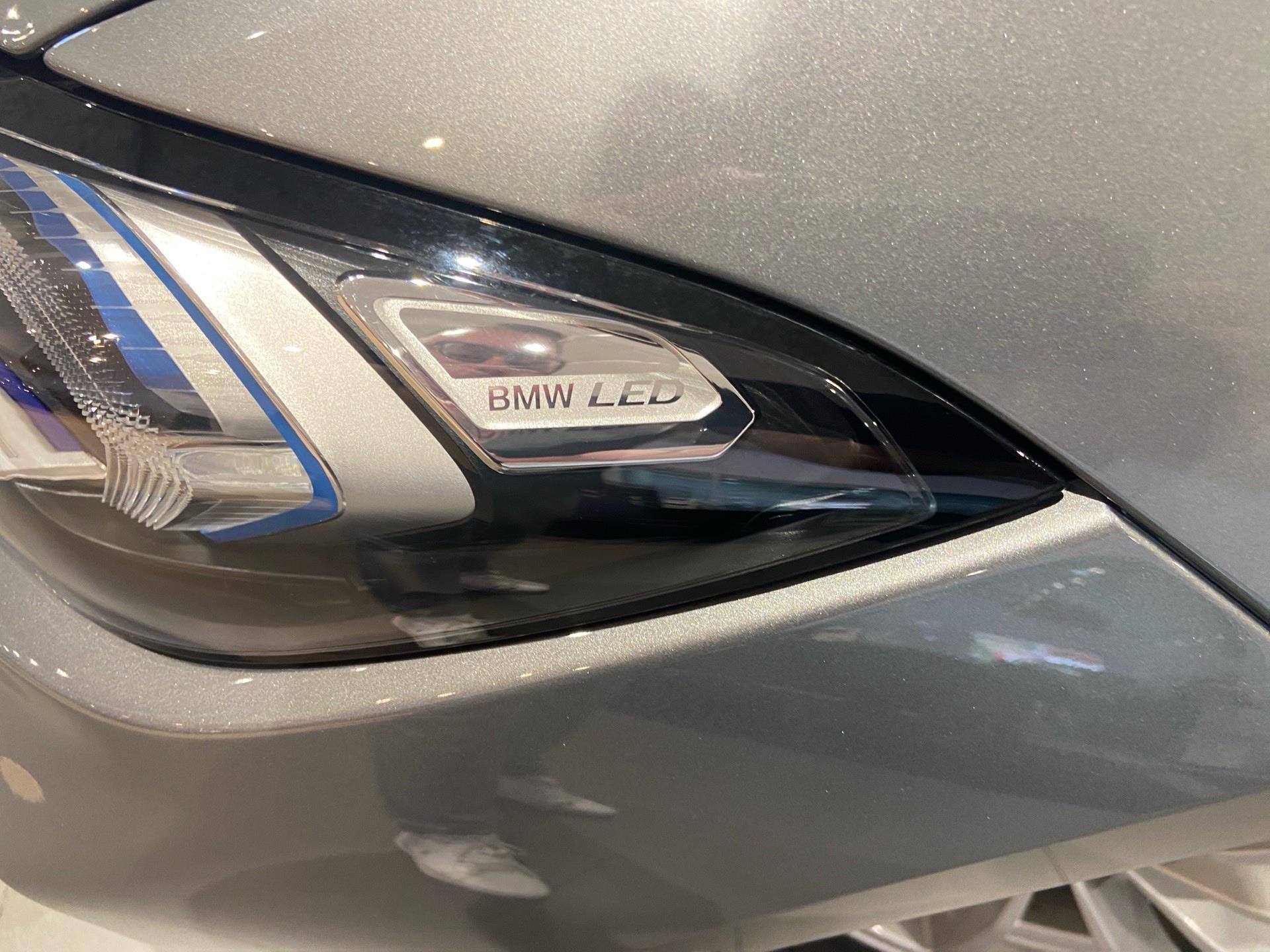 BMW Serie 3 320e color Gris. Año 2024. 150KW(204CV). Híbrido Electro/Gasolina. En concesionario Automotor Costa, S.L.U. de Almería