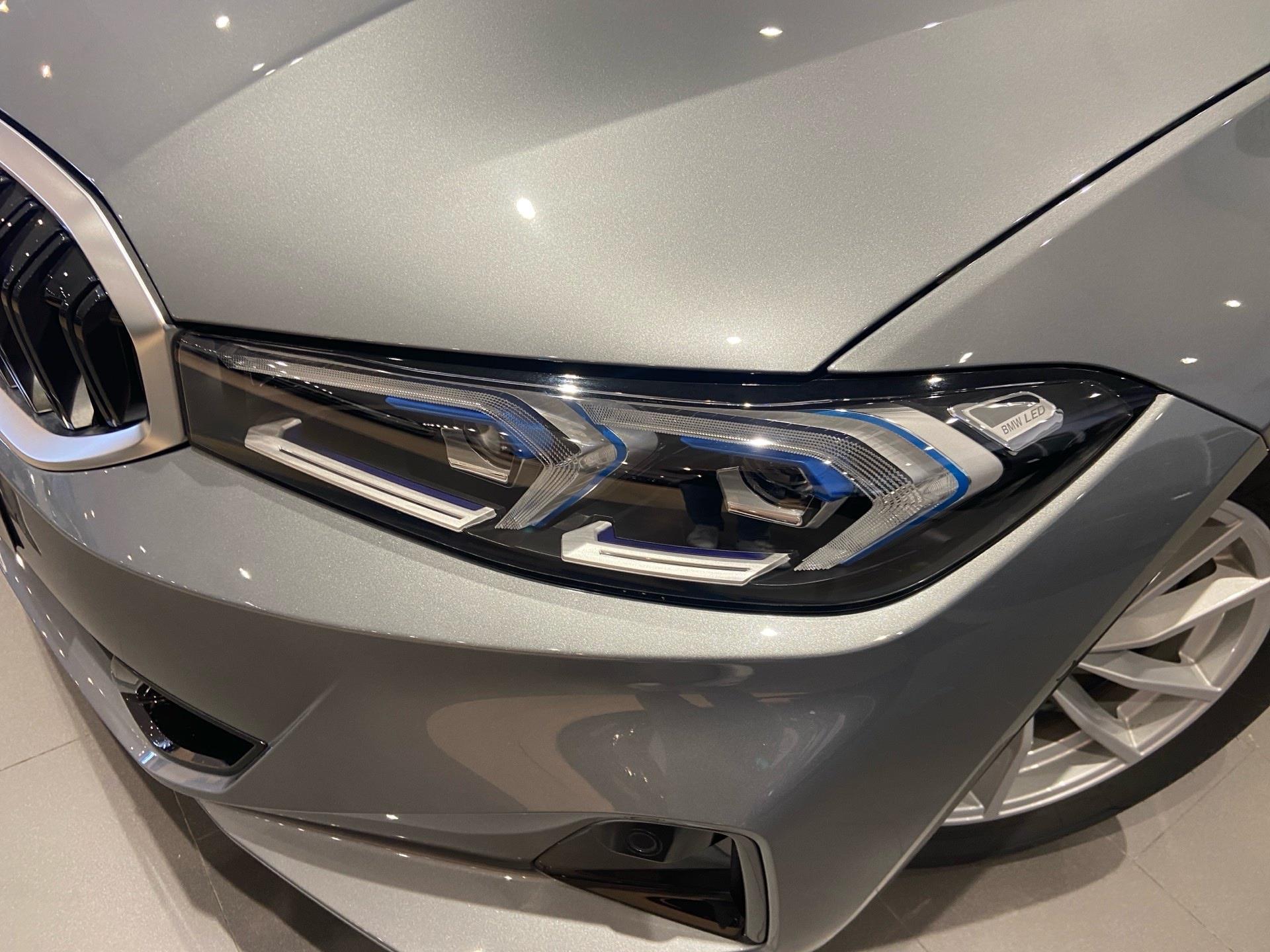 BMW Serie 3 320e color Gris. Año 2024. 150KW(204CV). Híbrido Electro/Gasolina. En concesionario Automotor Costa, S.L.U. de Almería